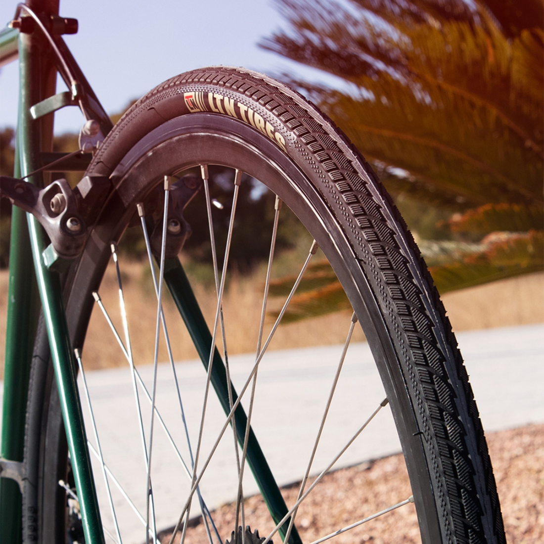 700 x discount 35c bike tire